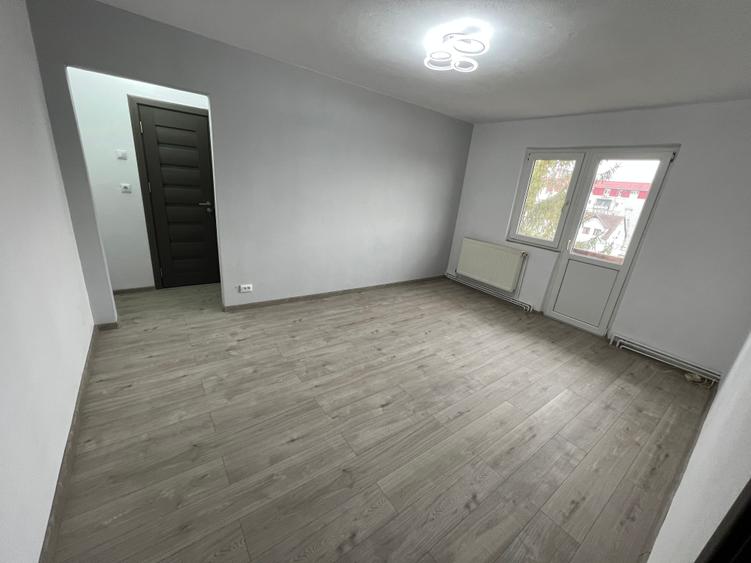 Apartament 2 camere semidecomandat,renovat, Mihai Viteazul