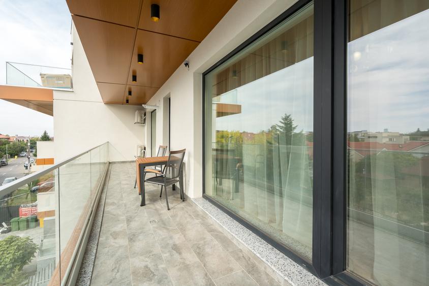 Apartament la prima inchiriere + parcare + garaj