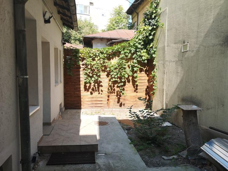 Polona-A Vlaicu, pe str. Paul Greceanu, langa Metrou A Vlaicu,