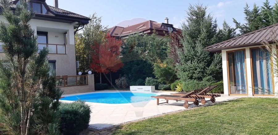 De vanzare Casă / Vilă cu 9 camere la lac cu piscina