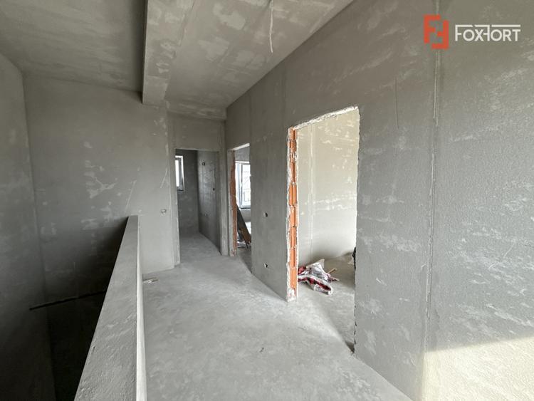 Duplex cu 4 camere de vanzare si teren de 335 mp - zona Sacalaz