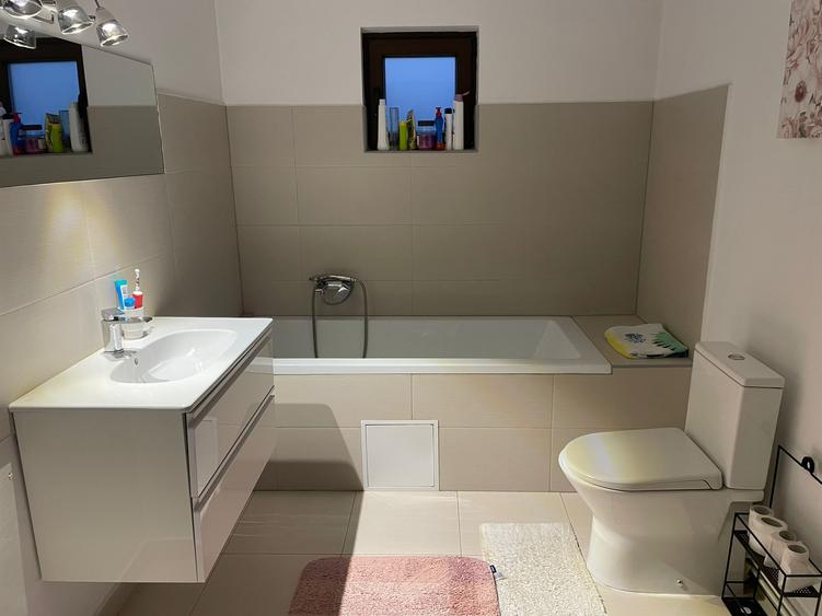 Vand sau schimb casa 4 camere cu 2600 mp teren, Central, Reghin, Mures