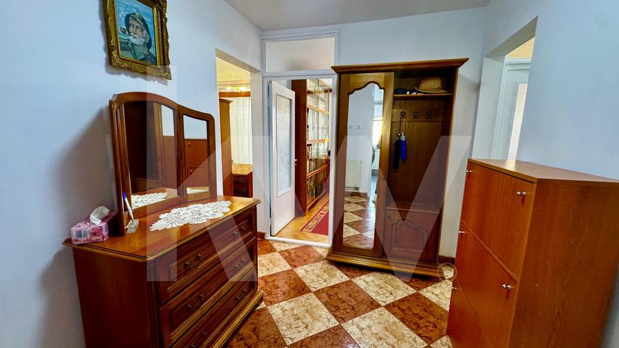 Apartament de închiriat 3 camere în Valea Aurie