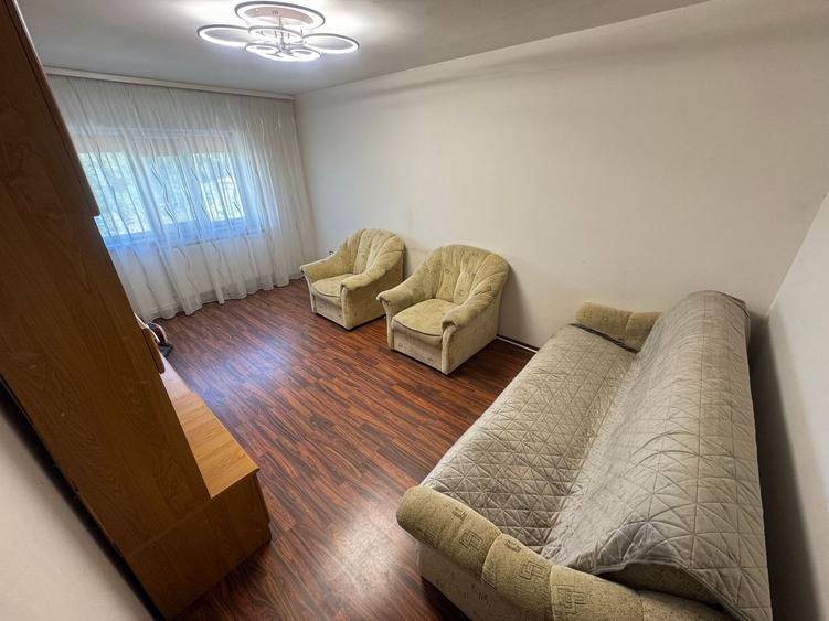Apartament 2 camere Decomandat zona Cet cu Centrala