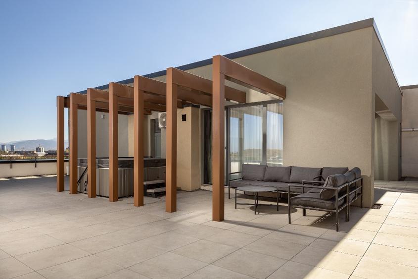 De închiriat – Penthouse cu jacuzzi și terasă 160 mp – Coresi, Brașov