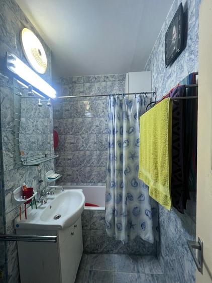 Apartament 3 camere , semidecomandat ,52 mp inclusiv balcon, Casa de cultura