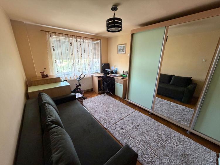 Apartament 2 camere, decomandat - zona Cetate