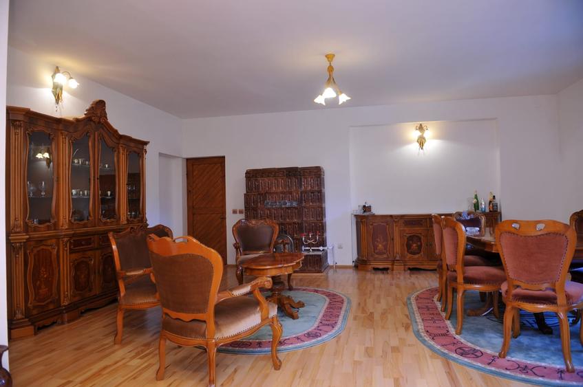 Vila de pe cărțile poștale