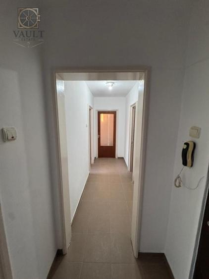 Apartament 2 camere-DECOMANDAT -RENOVAT-4 minute de Metrou 1 DECEMBRIE