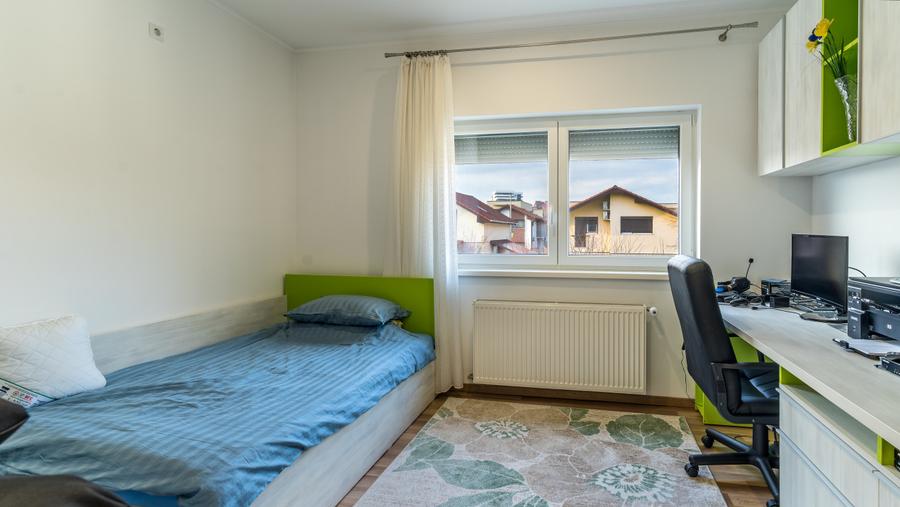 Casa individuala, cu piscina, pe strada privata, cartier Borhanci