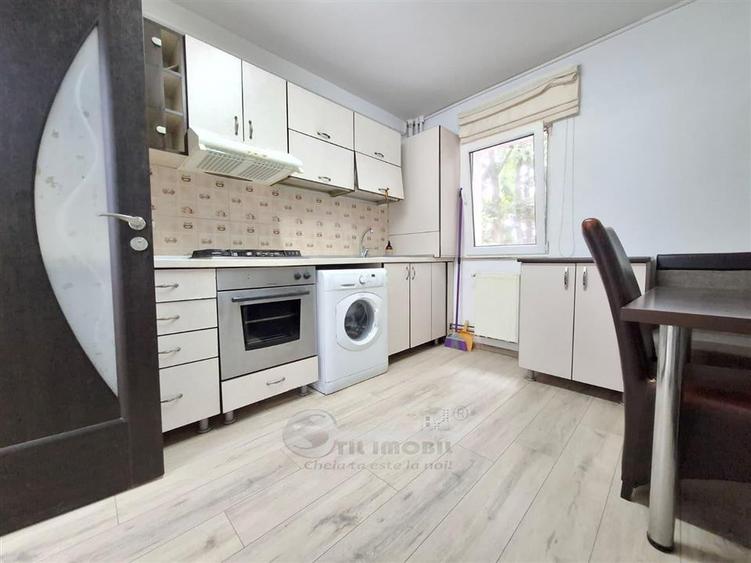 Apartament 2 camere, Cug la bd, etaj 2, baie cu geam, mobilat, vedere dubla 60 m