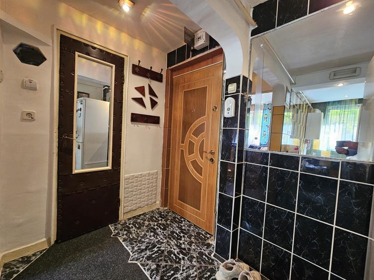 Apartament 2 camere, decomandat, etaj 2
