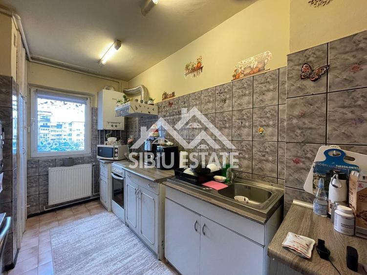 Apartament decomadat cu 3 camere, etaj 2 Cartier Valea Aurie