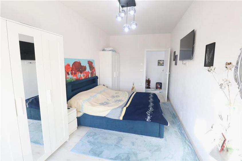 Apartament 2 camere , curte proprie, zona Mehala