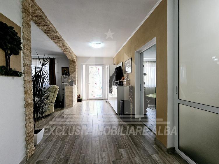 Casa individuala | 390 mp | 1000 mp teren | Alee privata | Barabant