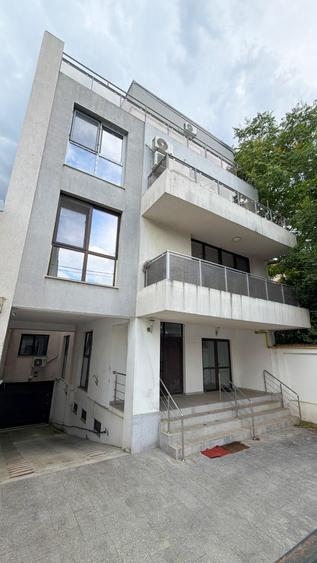 Banu Manta, liceu Ion Neculce, de inchiriat apartament la parter + curte!