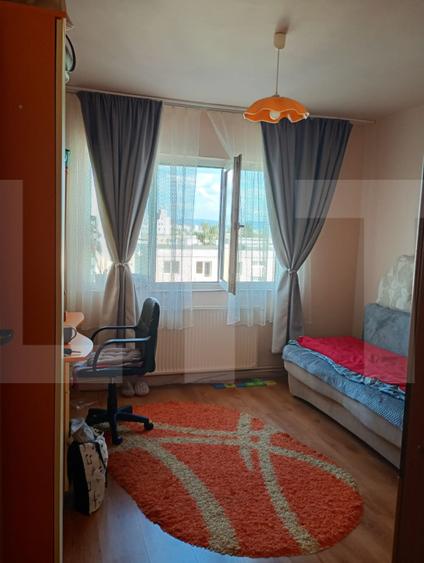 Apartament de vanzare, cu 3 camere, decomandat, 65 mp, cartierul Ciucului