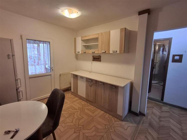 Apartament 2 camere decomandat balcon pivnita zona Terezian