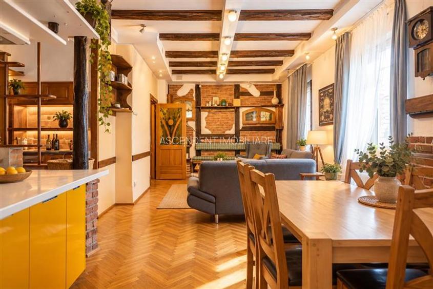 Apartament loft unicat, 200 mp, in inima Brasovului Istoric, la poalele Tampei,