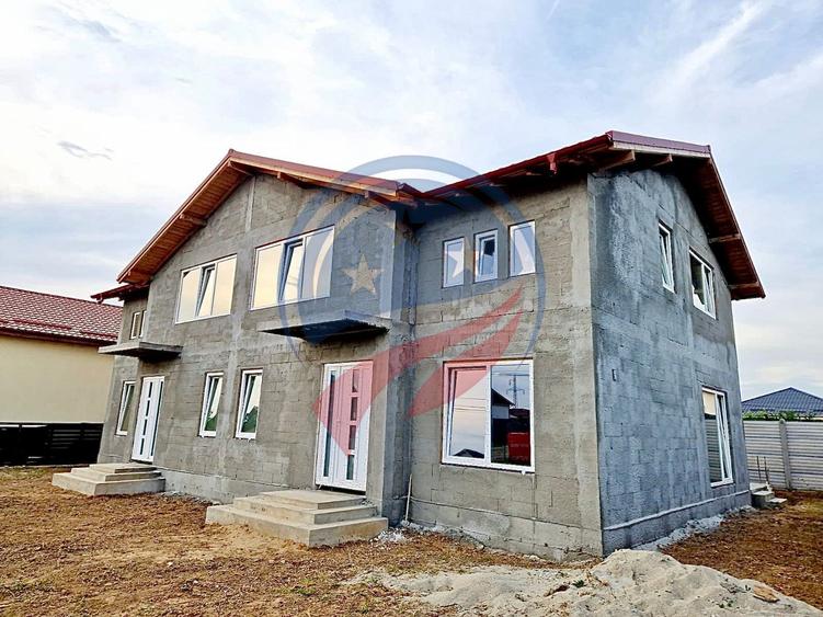 Vilă cu 5 camere de vânzare în zona Damila