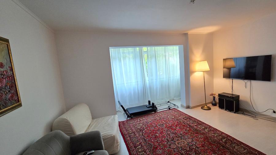 Vanzare apartament 3 camere decomandat, centrala termica, 7 minute metrou Titan