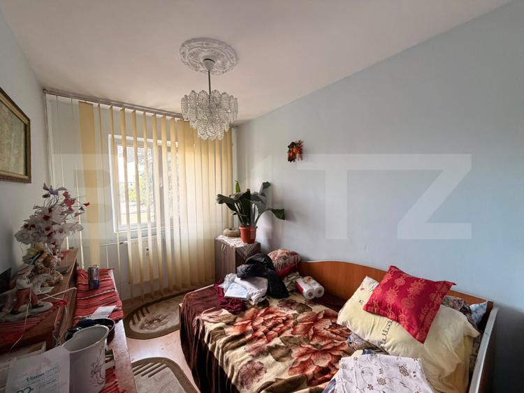 Apartament de 3 camere, semideocomandat, zona Cornitoiu