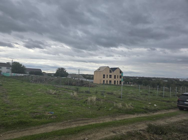 Vand teren in Palazu Mare lot de casa
