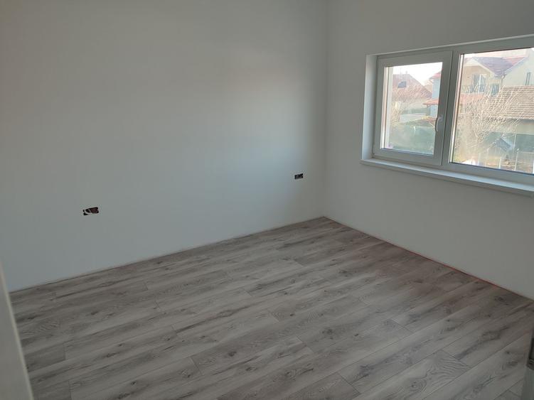 Sacalaz, 1/2 Duplex P+M 4 Camere,2 Bai,Terasa Acoperita