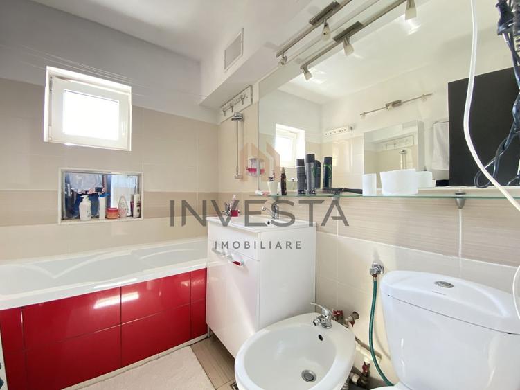 Apartament 3 camere decomandat cu balcon si parcare, zona Gruia