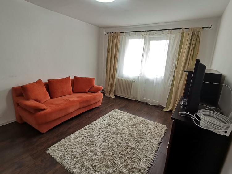 INCHIRIEZ apartament 3 camere, renovat,zona Ciresica