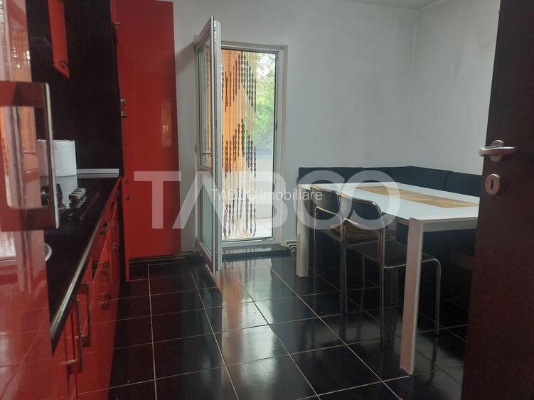 Apartament cu 2 camere decomandate si balcon de inchiriat in Strand - 8