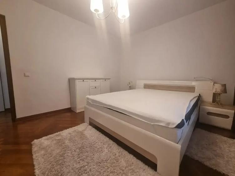 Luminos, decomandat, 2 camere în Decebal, lângă metrou