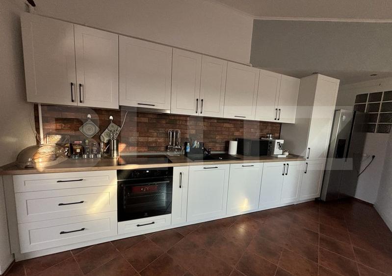 Apartament cu 3 camere de vanzare, 117 mp, strada Baritiu