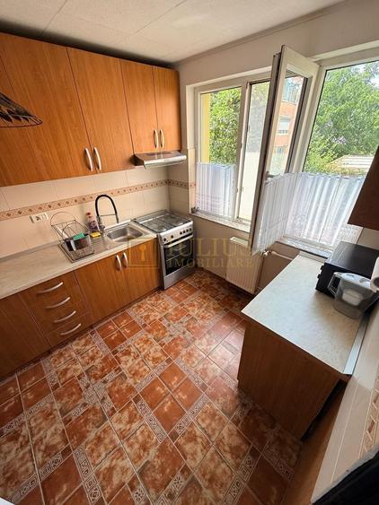 2 camere| curte comuna cu 3 apartamente| centrala proprie| zona aradului|