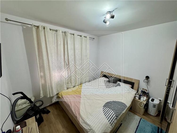Apartament cu 3 camere, mobilat si utilat, zona linistita