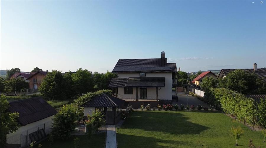Casa Superba! In Suceava! Teren 1800 mp! De vanzare! 0727817187
