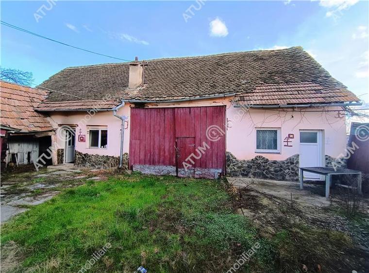 Casa cu 4 camere si 1650 mp teren la doar 30 km distanta de Sibiu