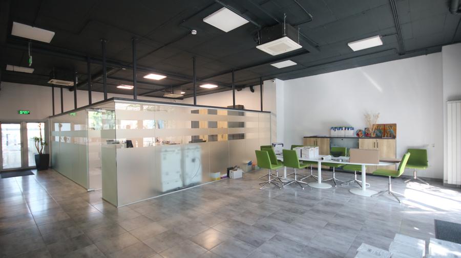 Spatiu cu destinatie Birouri,178,3 mp,2 grupuri sanitare,bucatarie