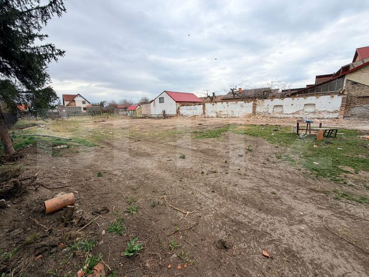 Casă veche cu teren generos – 1595 mp – zonă centrală Hărman