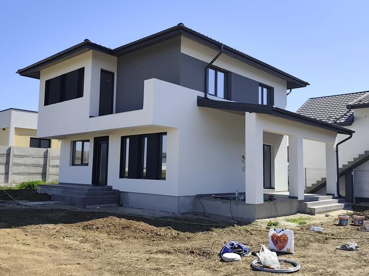 FARA COMISIOANE casa cu 4 camere P+1+pod 2 placi terasa curent 380v LA CHEIE