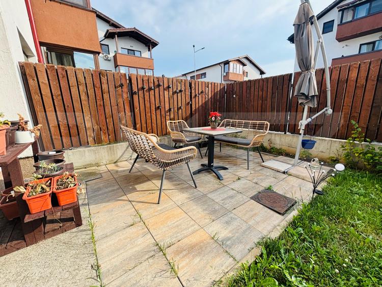 Apartament 3 camere | Curte proprie + parcare | Sânpetru