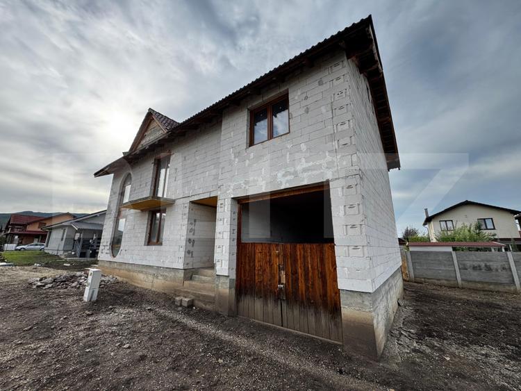 Casă cu 4 camere si garaj, zona Micesti