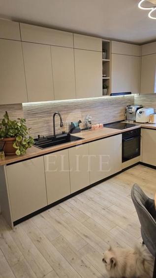 Apartament 3 camere în zona PIATA ZORILOR
