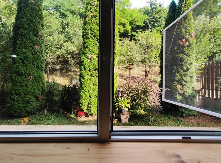 Apartament finisat 3 camere , 53 m , Zona linistita sub Padure , parcare inclusa