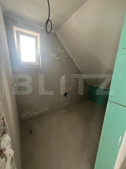 Apartament 4 camere, semifinisat, terasa, zona Cetății