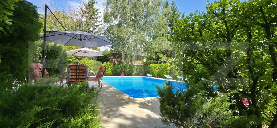 Proprietate Exclusivistă: 2 Case, Piscină și Teren de Tenis pe 3833 mp