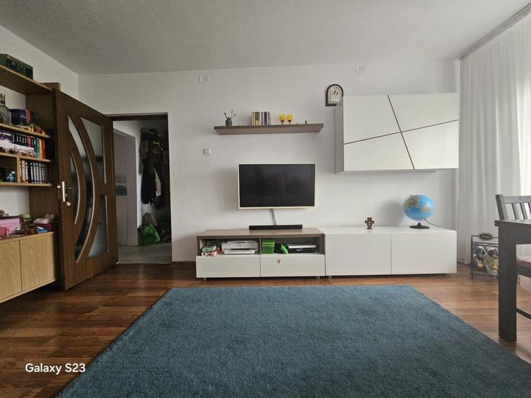 Dristor-Rm. Sarat, 3 camere, 70mp total, 2 bai, renovat - direct proprietar