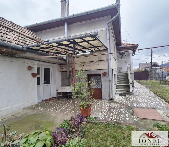 Casa de vanzare in Cugir 959 mp teren