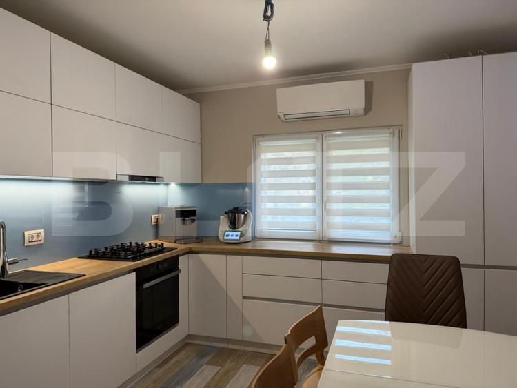 Apartament 3 camere, 78 mp, garaj și boxă, zonă Semicentral