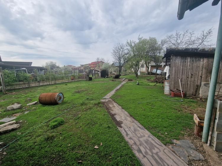 Sat Pantazi se vinde casa an 1960 cu teren 940 mp pret 67000 euro negociabil.